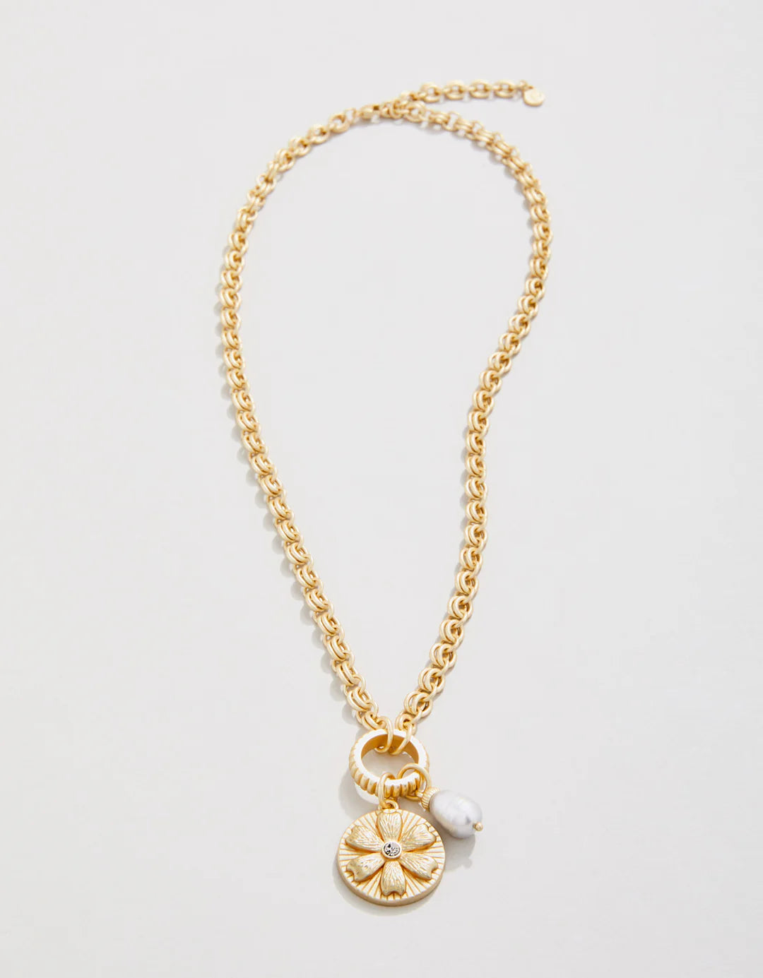 CHICORY MEDALLION NECKLACE 17" PEARL - Molly's! A Chic and Unique Boutique 