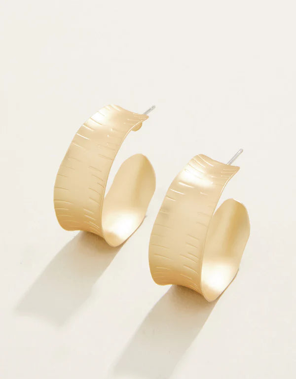 QUEENIE MIDI HOOP EARRINGS GOLD - Molly's! A Chic and Unique Boutique 