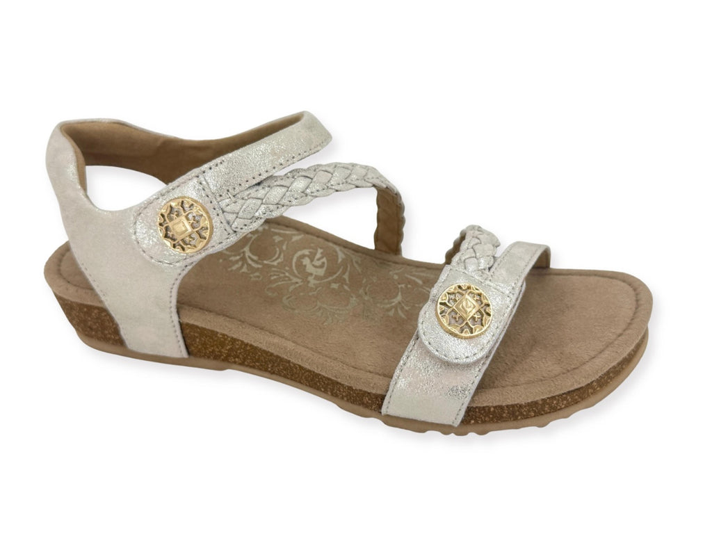 JILLIAN CHAMPAGNE - Molly's! A Chic and Unique Boutique 